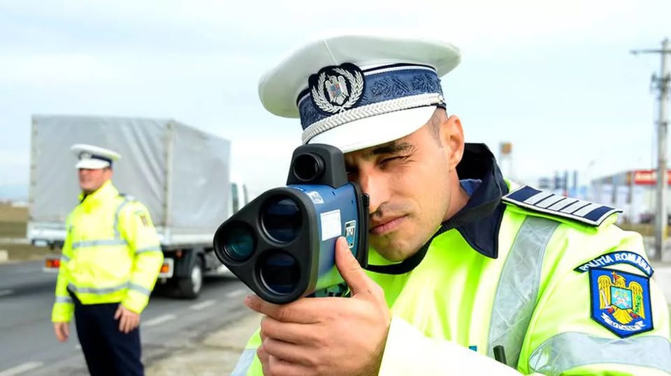 Cu câţi km/h poţi depăşi limita de viteză în 2025 fără să primeşti amendă. Trucul pe care îl ştiu puţini şoferi