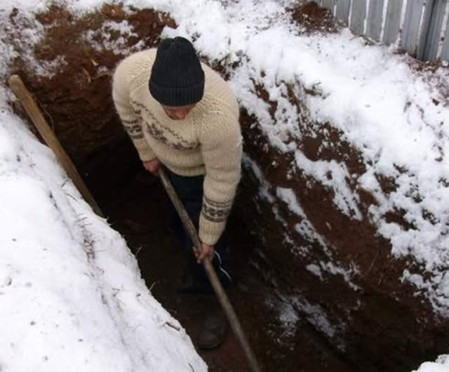 Ce salariu are un gropar în 2025, în România. Nici în IT nu se mai câștigă atât de bine!