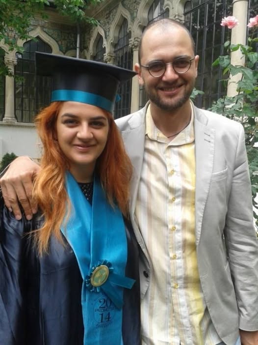 Sabina Teodorescu, fiica lui Oreste – dezvăluiri despre cariera și copilăria ei: „Ai mei au fost părinți tineri, la fel ca mine.” Cum se comportă tatăl ei în rolul de bunic