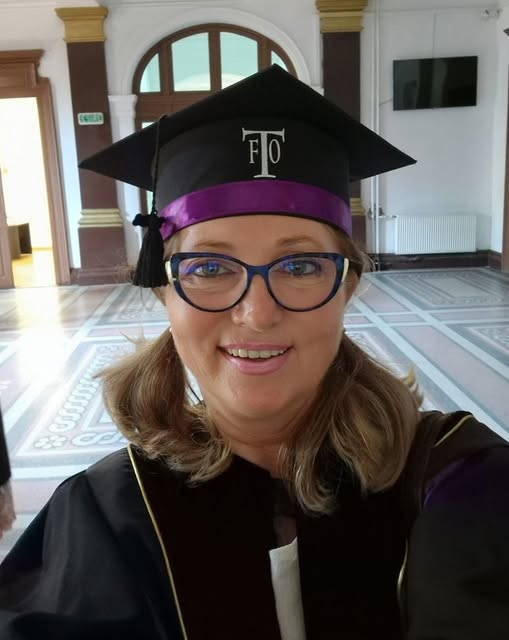 O recunoști? A fost soția unui mare actor român, a suferit enorm după divorț, dar acum s-a reinventat! După lacrimi vin și zâmbete, și-a schimbat viata  total la 55 de ani.