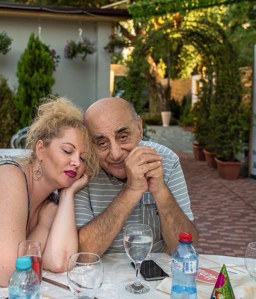 Oana Lis are regrete în ceea ce privește căsnicia cu Viorel Lis! Vedeta a dezvăluit că traversează o perioadă extrem de dificilă, în care se confruntă cu o mică depresie