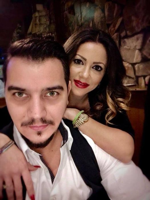 Sunt îndrăgostiți de 8 ani, au împreună o fetiță adorabilă și o cresc și pe fiica ei dintr-o relație anterioară. Însă doar câțiva cunosc.