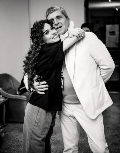 Motivul pentru care tatăl lui Theo Rose nu merge la concertele artistei!  Ce a pățit cântăreața, chiar sub ochii lui: „ S-a simțit neputincios”