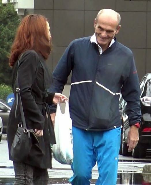 Cine este iubita lui Cristian Tudor Popescu. Fosta vedeta DIGI 24 a divortat de 4 ori, iar actuala e cu 20 de ani mai tanara ca el