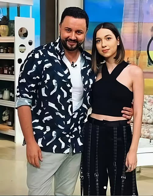 Este fiica unei celebre actrițe de la noi și mulți ar spune că seamănă leit cu mama ei: “Cadoul vieții mele este faptul că Maria nu a făcut actorie”.