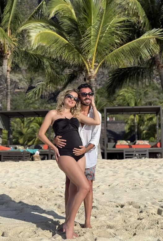 Claudia Puican a născut!  .Cântăreața și Armin Nicoară au devenit părinți. Ce nume au ales pentru bebeluș