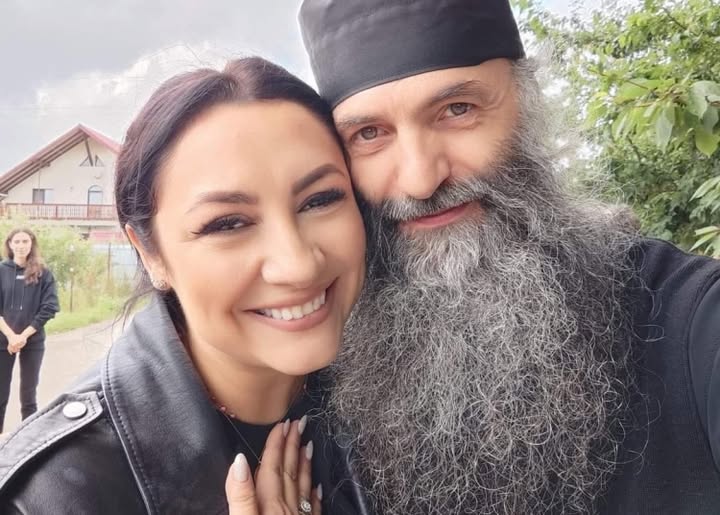 Este un om deosebit, cu har, care a ajutat foarte mulți oameni și ale cărui sfaturi au schimbat sute de vieți…Ce nu se știa însă despre Părintele Pimen Vlad i-a  uimit pe mulți.