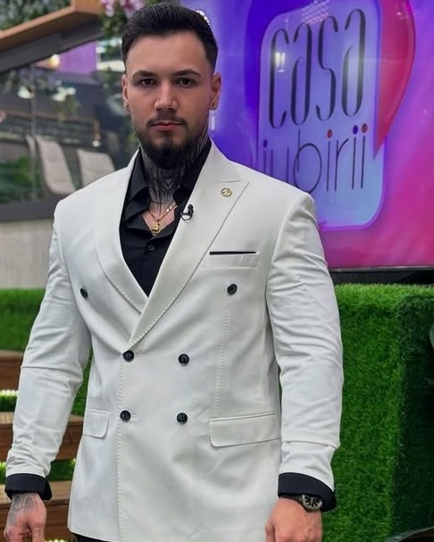 Ce meserie are Robert de la Casa iubirii! Iată cu ce se ocupa carismaticul tânăr înainte de a intra în emisiune pentru a-și căuta perechea