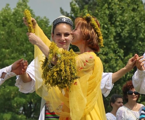 Când pică Sânzienele în 2025, sărbătoarea populară numită și Drăgaica