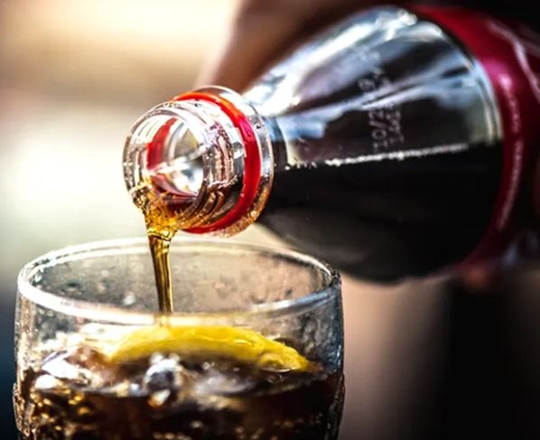 Ce se întâmplă în corpul tău dacă bei Coca-Cola în fiecare zi