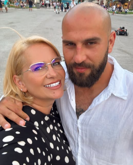 Paula Chirilă, îndrăgostită din nou! Vedeta și-a asumat relația și visează la o casă în Greciai.Vezi in comentarii
