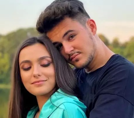 Întâlnire tensionată între Mario Fresh și Alexia Eram într-un club din Mamaia. Discuțiile aprinse au necesitat intervenția lui Aris și a managerului localului”.vezi in comentarii
