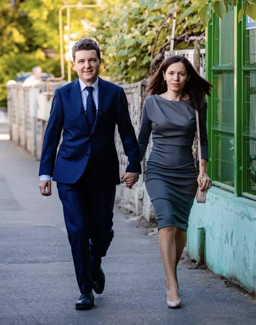 Nicușor Dan face nuntă cu Mirabela Grădinaru! Când se va căsători președintele României.Vezi in comentarii