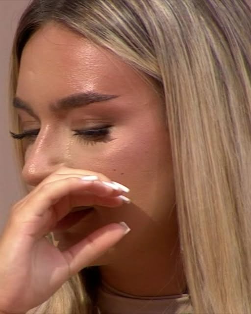 Naomi, sinceră despre relația cu Dorobanțu: „Am pus prea mult suflet. El nu cred că a simțit la fel”.Vezi in comentarii
