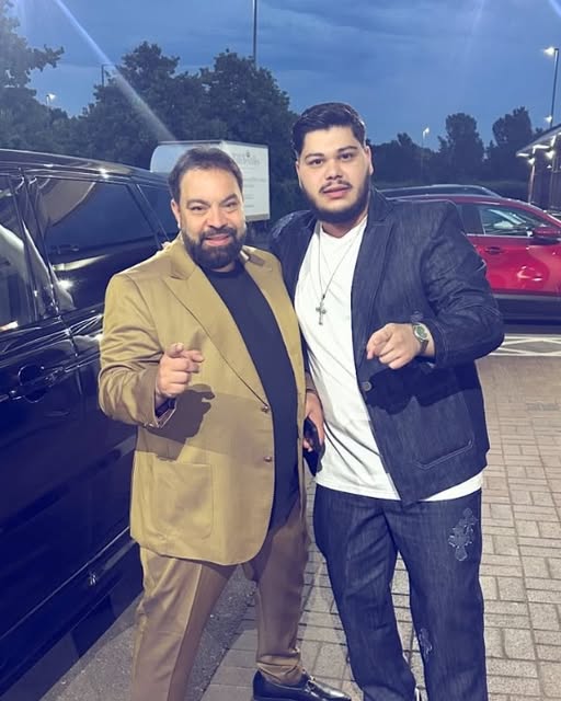 Cine este Roberto, noul iubit al lui Betty Salam! Bărbatul face parte din formația lui Florin Salam.Vezi in comentarii
