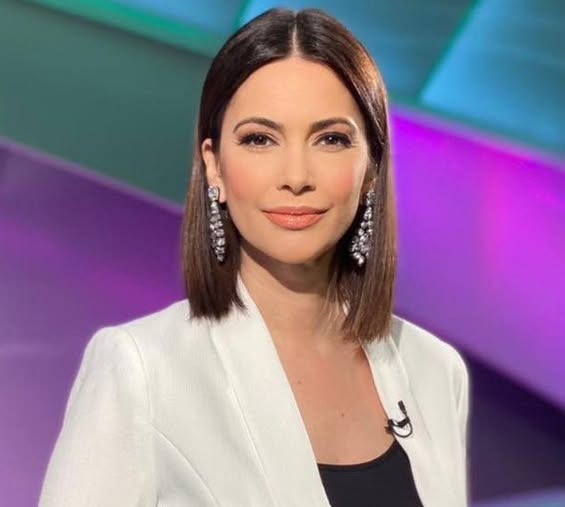 Andreea Berecleanu, mai deschisă ca niciodată! Când va renunța la meseria de jurnalist, dar și ce relație are cu mama ei.vezi in comentarii