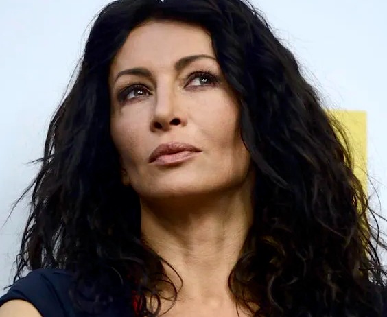 Gestul emoționant făcut de Mihaela Rădulescu la căpătâiul lui Felix Baumgartner. Simbolul profund al unei iubiri care a durat treisprezece ani.vezi in comentarii