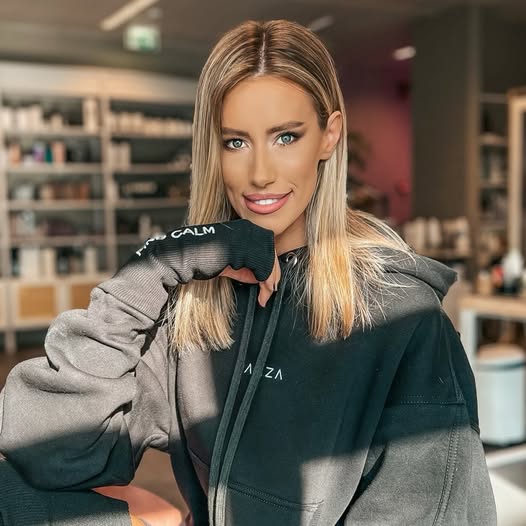 Gabriela Oțil a ajuns pe patul de spital. Ce s-a întâmplat cu soția prezentatorului TV.vezi in comentarii