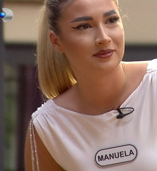 Manuela primește o invitație misterioasă în camera roșie.vezi in comentarii