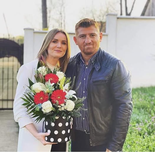 Cine este Georgiana, soția discretă a lui Cătălin Moroșanu: O carieră de succes în afara luminii reflectoarelor.vezi in comentarii