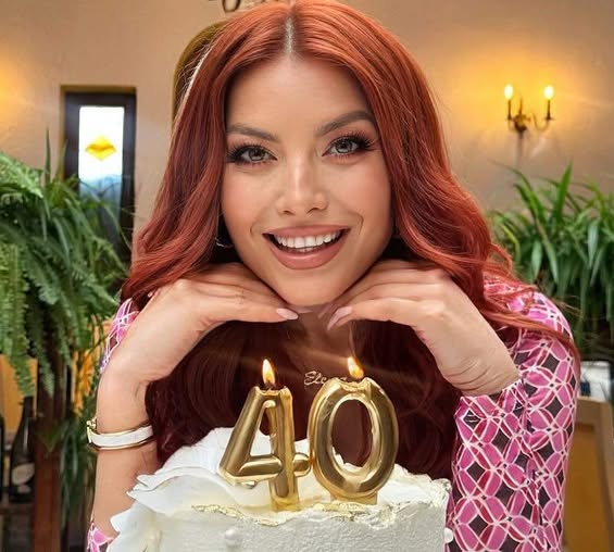 Elena Gheorghe a sărbătorit împlinirea a 40 de ani. Cum și-a petrecut ziua specială, artista, la trecerea într-un nou deceniu din viață.vezi in comentarii