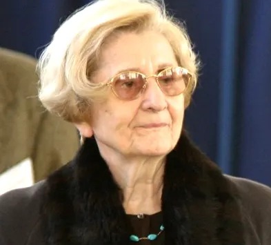 Discreție și sprijin în vremuri dificile: Nina Iliescu, alături de fostul președinte în cea mai delicată perioadă.vezi in comentarii