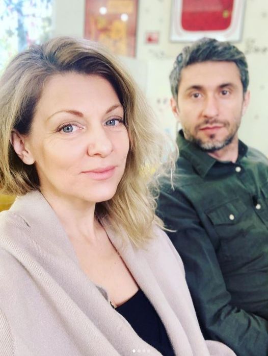 Dialog public între Adina Alberts și Dana Nălbaru: două perspective diferite asupra îngrijirii personale și a îmbătrânirii.vezi in comentarii