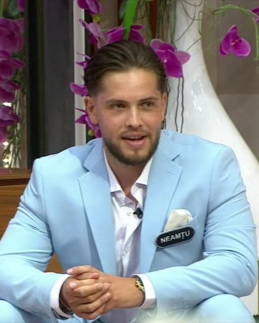 Cum au reacționat fetele când Neamțu a intrat în „Casa iubirii”! Una dintre concurente și-a exprimat imediat interesul: „Îmi place”.vezi in comentarii