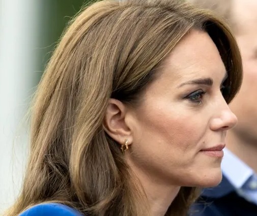 Starea de sănătate a lui Kate Middleton ridică semne de întrebare. Ar fi ajuns la doar patruzeci de kilograme.Vezi in comentarii