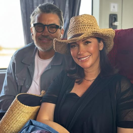 Andreea Berecleanu și soțul ei, Constantin Stan, au avut parte de o surpriză neașteptată în drumul spre casă: trenul le-a fost anulat.vezi in comentarii