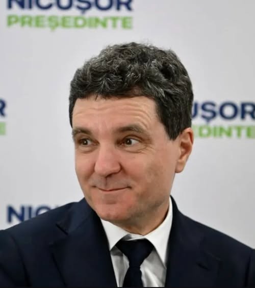 Președintele României îmbină activitatea oficială cu deplasările prin țară în luna august.vezi in comentarii