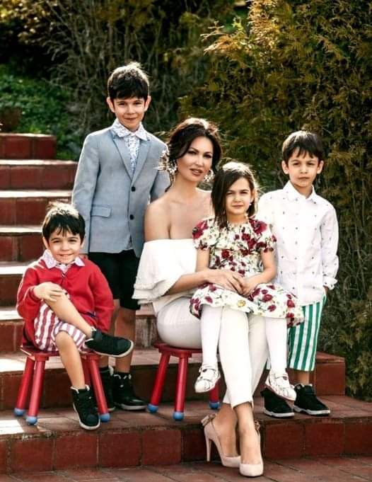 Nicoleta Luciu pune capăt zvonurilor despre divorț: „Nu trecem prin nicio criză”.Vezi in comentarii