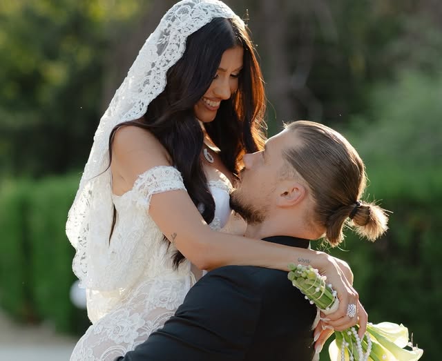Alina Eremia, detalii de poveste de la nuntă: prețul rochiei, piesa primului dans și simbolul florilor din buchet.vezi in comentarii