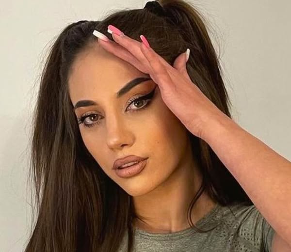 În loc de o veste despre un copil, Bianca Giurcă a mărturisit că se confruntă cu probleme medicale.vezi in comentarii