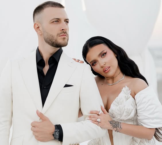 Nuntă de vis pentru Oana Radu și Șerban Balaban. Artista a strălucit în rochia de mireasă.vezi in comentarii