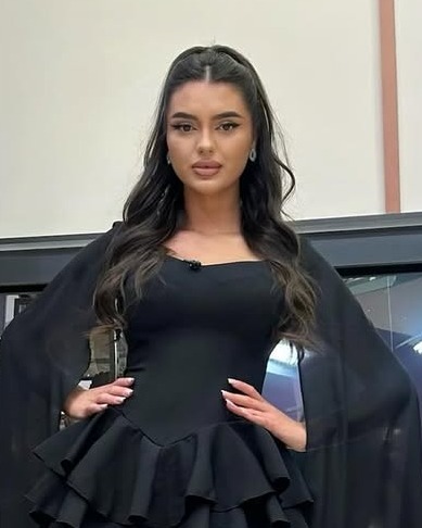 Criss, apariție surprinzătoare pe Instagram după plecarea din „Casa Iubirii”. A fost văzută alături de un tânăr elegant.vezi in comentarii