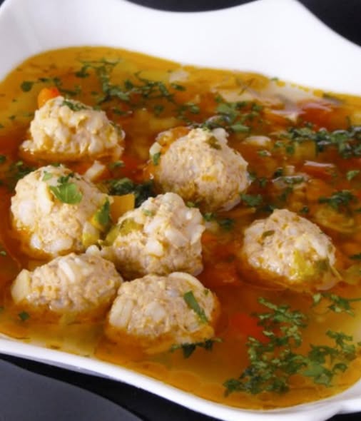 Cum să faci o ciorbă de perișoare incredibil de delicioasă. Există un ingredient ieftin care îi schimbă gustul