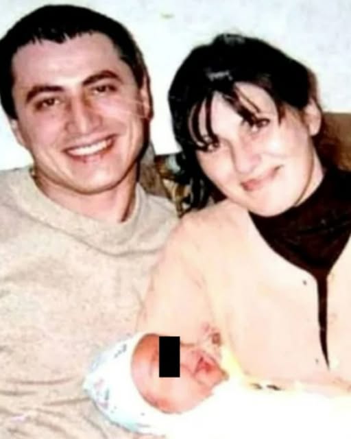 Cum a ajuns fiul Elodiei Ghinescu să poarte trei nume de familie. Dezvăluirea tulburătoare făcută după 18 ani de mama avocatei:Vezi in comentarii