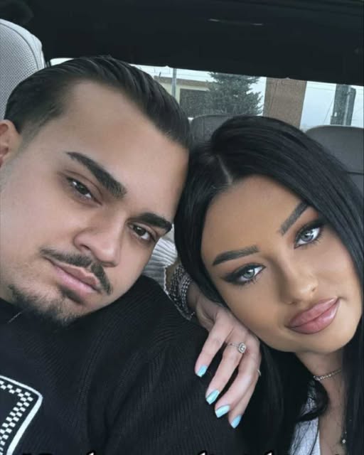 Nuntă mare în familia lui Adrian Minune! Fiul artistului și-a cerut iubita în căsătorie chiar în noaptea dintre ani.Vezi in comentarii