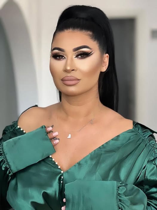 Artista din România care a pierdut sarcina chiar în ziua de Crăciun: „Sufletul mi-e plin de durere”.Vezi in comentarii