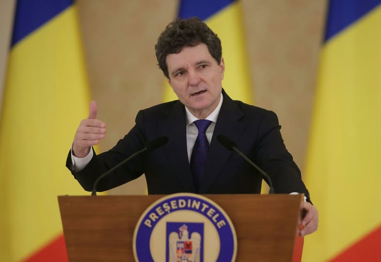 Nicușor Dan a promulgat legea pensiilor private. Ce schimbări majore îi așteaptă pe români din 2026 și cum vor fi plătite economiile de o viață.Vezi in comentarii