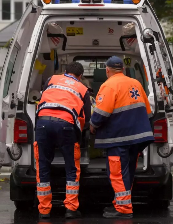 Doi pensionari, găsiți înghețați în propria locuință, după ce au oprit căldura pentru a face economie. Pentru bărbat nu s-a mai putut face nimic.Vezi in comentarii