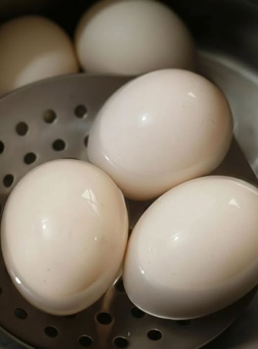 Cum consumul a trei ouă pe zi îți poate susține sănătatea. Citește mai mult în comentarii