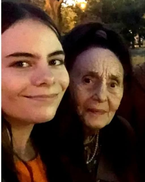 Cum arată astăzi Eliza, fiica Adrianei Iliescu. Tânăra a împlinit 21 de ani și a ales discreția în locul celebrității. Vezi in comentarii