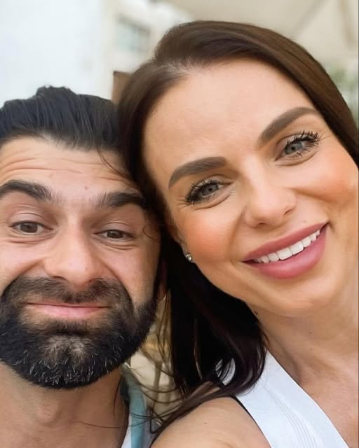 Are o relație de peste 11 ani cu Paul Ipate, dar puțini știu asta. Vezi in comentarii