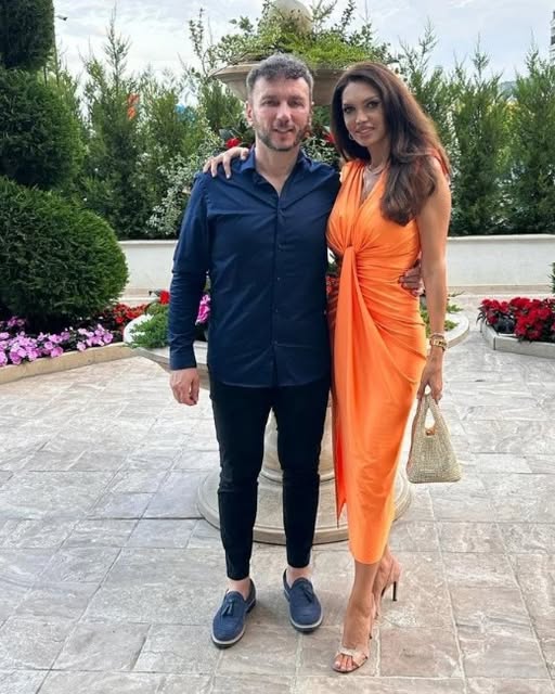 După o nuntă fastuoasă și trei ani de mariaj, Cristina Spătar a făcut anunțul care i-a surprins pe toți…Vezi in comentarii