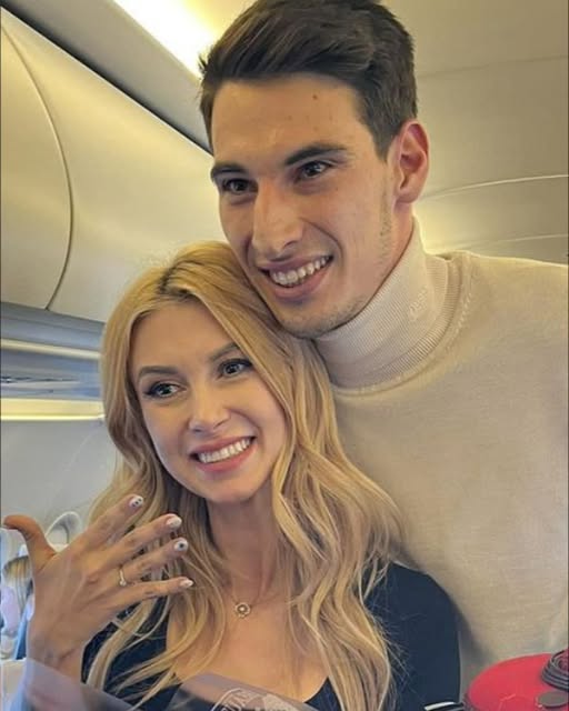 Ce a determinat-o pe Andreea Bălan să facă pasul cel mare alături de Victor Cornea. Detaliul care a făcut diferența…Vezi in comentarii