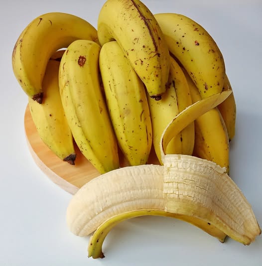 Medicii au dezvăluit că mâncatul bananelor duce la… vezi mai jos