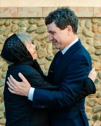 „Nu părea deșteptul clasei…” Adevărul despre copilul Nicușor Dan, spus acum de fosta dirigintă…Vezi in comentarii