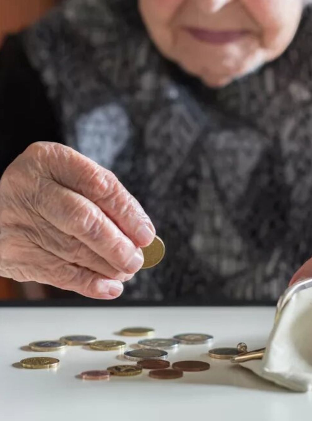 La ce vârstă ieși la pensie dacă ești născut în 1968, 1970, 1975 sau 1980. Simulări orientative